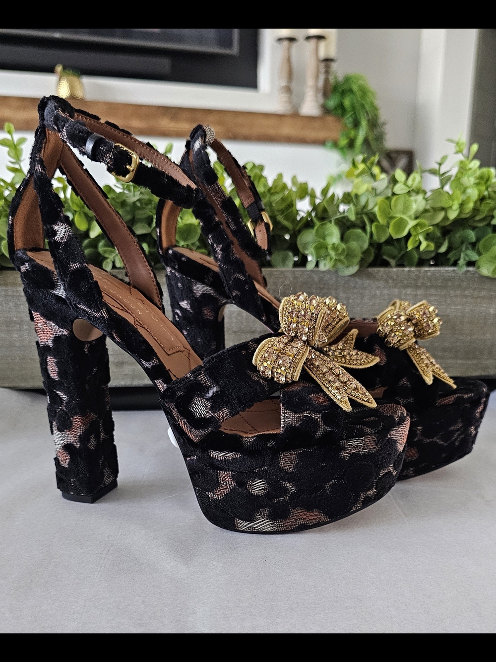 Kurt Geiger Black Velvet Platform Sandals w/Gold Crystal Bows Women's Sz 37 & 41 - Picture 3 of 10